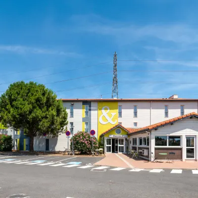 B&B Hotel Narbonne - 1 Hôtels à proximité de : La maison natale de Charles Trenet