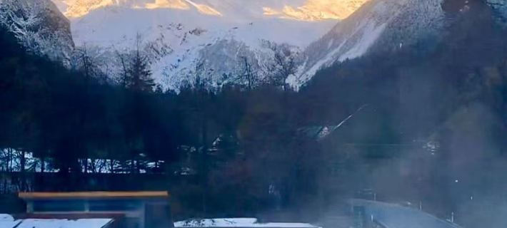 Hailuogou Golden Mountain Photography Hot Spring Resort Luding İlçesi otelleri