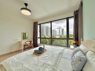 Casa Forest Modern Suites at Forest City JB