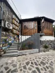 Riverside Courtyard Log Cabin Homestay - Romantic