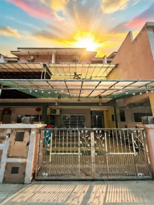 Sekinchan Spacious 2 and Half Storey Homestay 100m Walk to KFC 7 Eleven 24hr Clinic KTV BBQ - parking