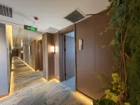 Cloud world hotel - parking