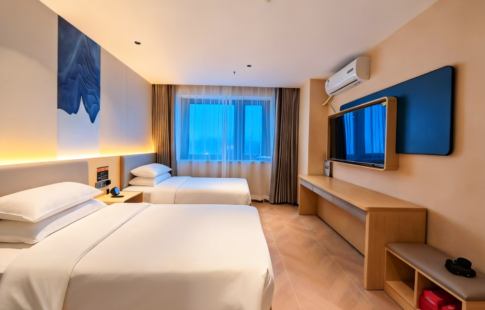 Yue'an Hotel (Urumqi High-Speed Railway Station North Square)