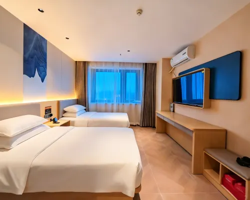 Yue'an Hotel (Urumqi High-Speed Railway Station North Square) 우루무치 호텔