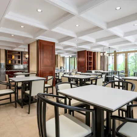 Renjoy Hotel (Qufu Three Confucian Sites Scenic Area Store)