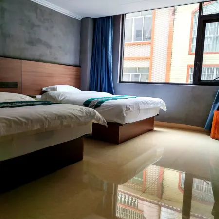 Cloud Four Seasons Homestay (Gupo Mountain Avenue Hezhou High-Speed Railway Station)