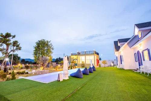 British hill resort& cafe - New