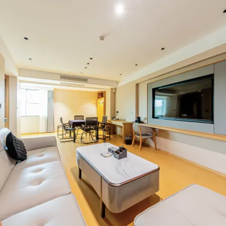 Pingliang Longdong Pearl Hotel (Gansu Medical College TiYu Park)
