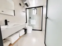 Lucy Cloudland | Creek · Cloud Mountain View Lodge (Xinyuan Bus Station Branch) - 2성급