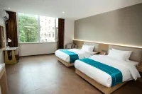 Yuetang Hotel (Korla Qingnian Road People's Square) - balcony