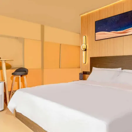 Dunhuang Mingsha Flaming Tent Camping Hotel