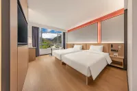 Cuoyu Hotel (Lhozhag Sexiang) - parking