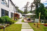 Floral Hotel・Cloud Hidden | View Sleep・Oxygen Mountain Lodge (Lushan Guling Central Park Branch) - 4-Star