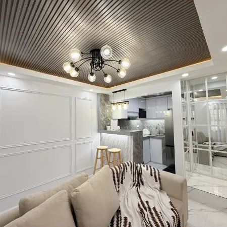 Chic & Cozy 1 Queen Bedroom and Equipped with Essentials