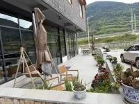 Songpan · Chuanxi Yunxu | Serene · Local · Lodge Tea & Coffee Homestay (Songpan Station) - 주차장