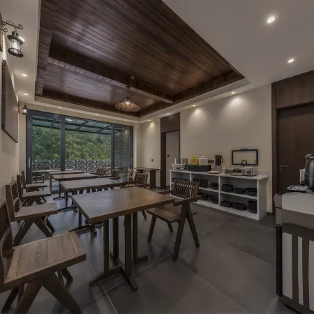 Banshanxue · Jingyang Hotel (Mount Siguniang Scenic Area)
