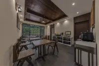 Banshanxue · Jingyang Hotel (Mount Siguniang Scenic Area) - Kitchens