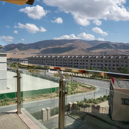 Bole Yunhai No.1 Hotel (Sailimu Lake Scenic Area East Gate Visitor Center)
