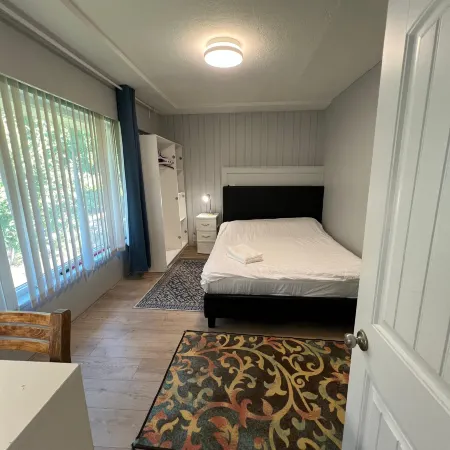 Brentwood Home فنادق في بورنبي
