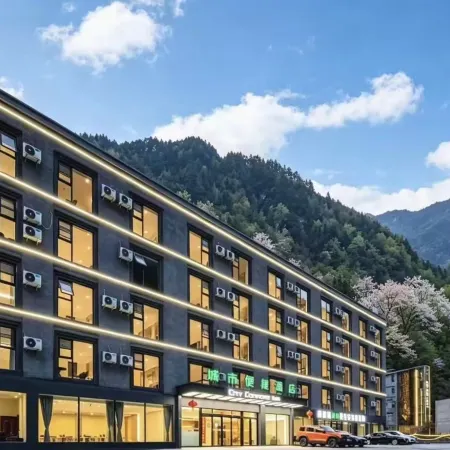Urban Convenience Hotel (Li County Bipenggou Scenic Area Li Xiaolu Branch)