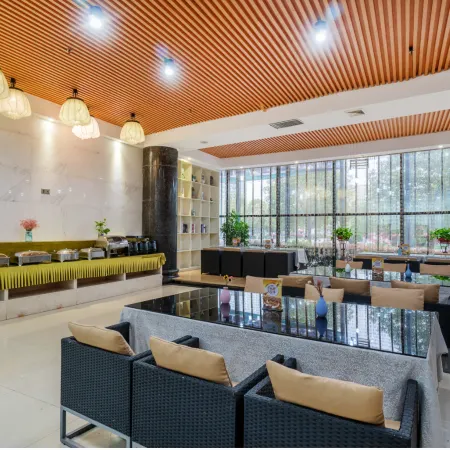 Wansheng Garden Hotel (Luoshan Xinhua)