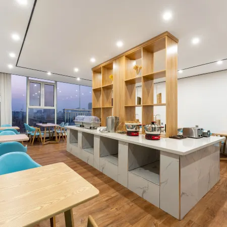 Ginza Jiayi Light House Hotel (Linyi Yingbin Road Rongsheng Shopping Center)