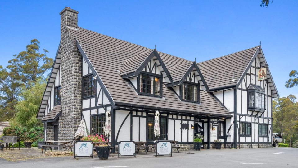 The Fox and Hounds Historic Hotel