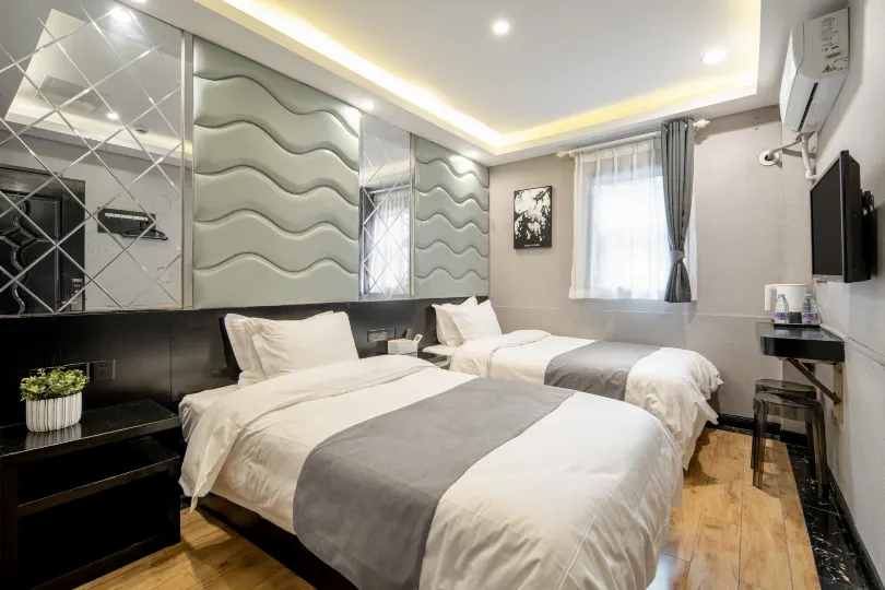 Iforest Hotel(Jiangsu Road Station)
