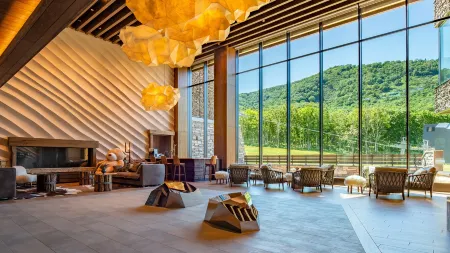 Yu Kiroro, Ski-in Ski-out Luxury Residences Отели рядом с достопримечательностью «Kiroro Snow World»