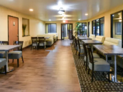 トラベロッジ バイ ウィンダム コマース ロサンゼルス エリア コマースのホテル