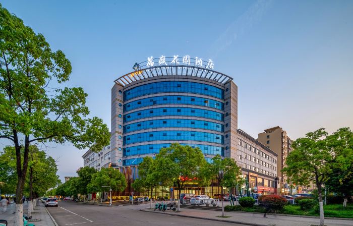 Wansheng Garden Hotel (Luoshan Xinhua)