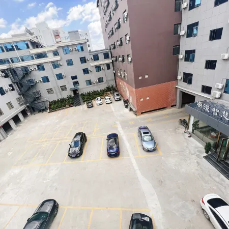 Chaoman Smart Hotel (Lincang People's Hospital City No. 1 Middle School)