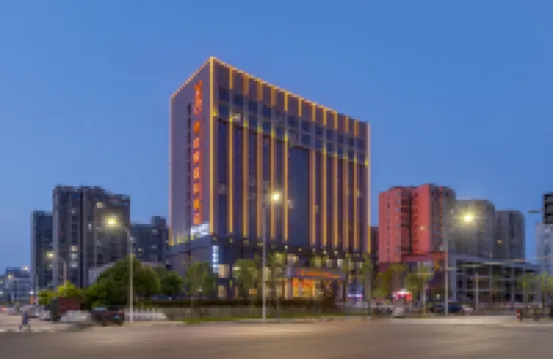 Vienna International Hotel (Xinyang Municipal Government Railway Station)
