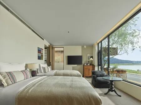 LUX* Tea Horse Road Lashi Lake Отели рядом с достопримечательностью «Wenfeng Temple»