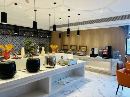 Vienna International Hotel Отели рядом с достопримечательностью «Hunan University of Finance and Economics Library»