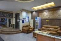 Shuangfeng Business Hotel (Baise Railway Station)
