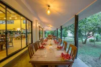 Jagatpur Lodge Hotels in Chitwan