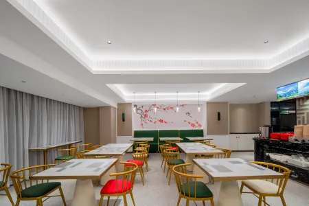 Xiongcheng Hotel (Zhangjiajie Tianmenshan Cableway Station) Отели рядом со станцией Zhangjiajie West Station