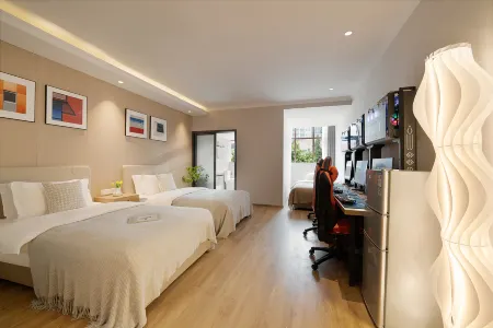 Ant Light Year E-sports Hotel Отели рядом с достопримечательностью «Qinglong Cave»