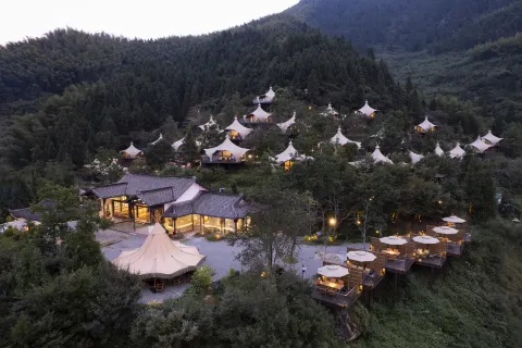 Clouds and Terraces return to the wild sea of clouds camp