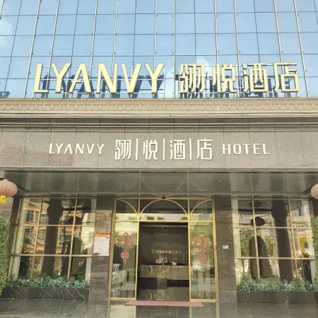 Hotels in Yue