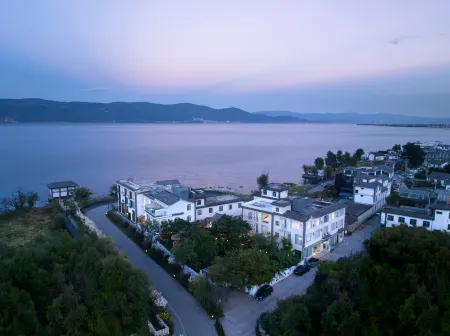 Bole Lakeview Hotel Отели рядом с достопримечательностью «Panxi Ferry»