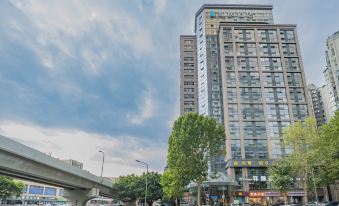 Super 8 Hotel (Chengdu Jinsha Xidan Cultural Palace Subway Station)