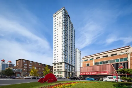 Dandong Young Hotel Отели рядом с достопримечательностью «Yalu River Broken Bridge»