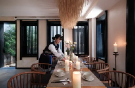 Liman | Hualin Riverside Hui-Style Wabi-Sabi Vacation Courtyard (Lijiang Old Town South Gate Mufu)