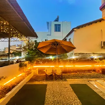 Weizhou Island Xinjiang Island Отели рядом с достопримечательностью «Moon Square»