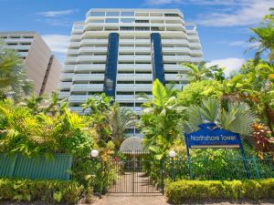 Cairns Luxury Waterfront Apartment