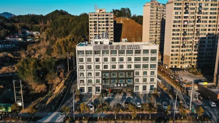 Gemei Hotel (Yuexi Wenquan Avenue Hengtaicheng Branch) Отели рядом с достопримечательностью «Dabie Mountain Azalea Ecological Cultural Grand View Garden»
