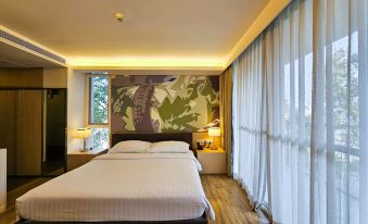 The Idle Hotel and Residence