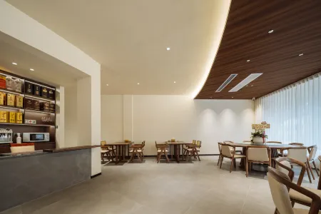 Floral Hotel · Bu Wan Hotel(Jiuhuashan Tourist Service Center Store) Отели рядом с достопримечательностью «Jiuhuashan Wanghua Temple (Southeast Gate)»